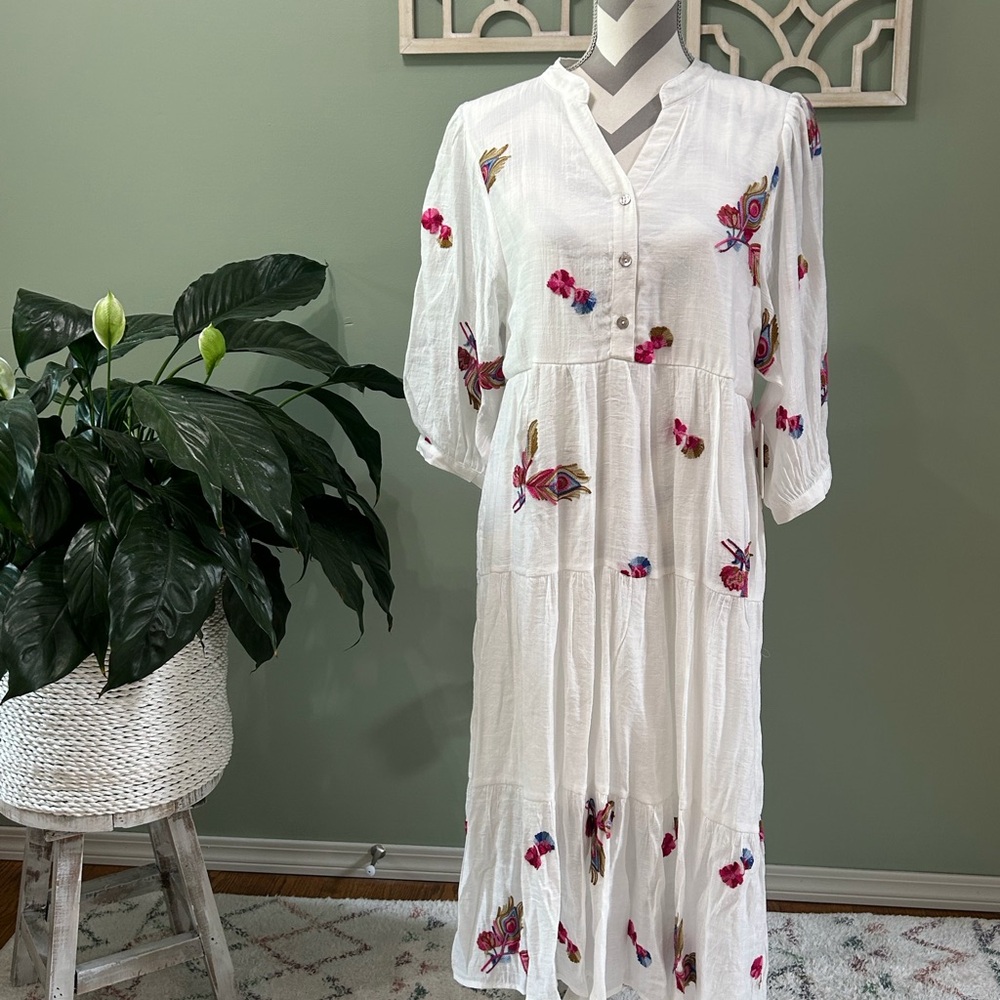 Elegant White Long Sleeve Dress with Embroidery